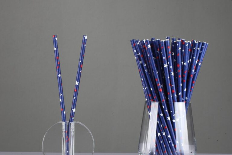 paper straws for hot and cold drinks