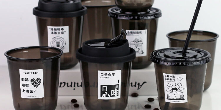 drink cups with lids and straws