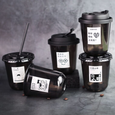 drink cups with lids and straws